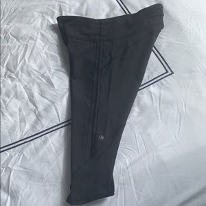 Lululemon cropped leggings.